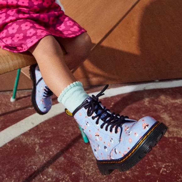 NWOT Dr. Martens Toddler 1460 Patent Woodland Lace Up Boots Size 13 - Picture 2 of 16